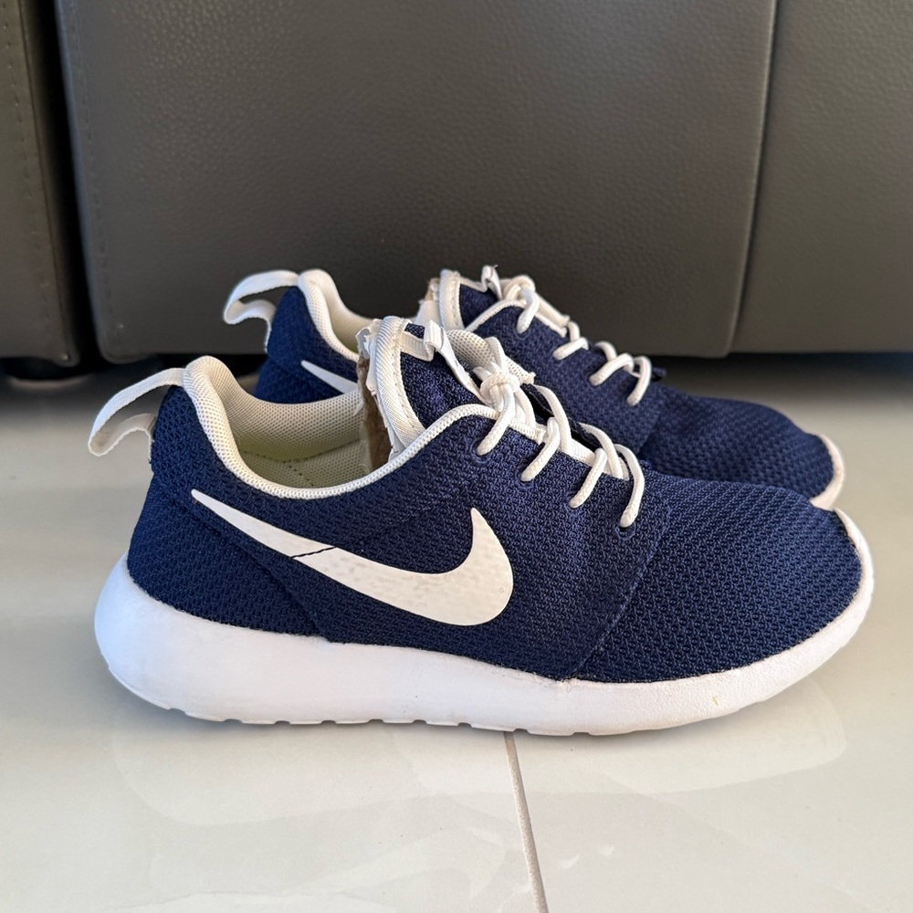 Nike iD Roshe One Navy Blue & White Sz 4Y = WMNS 5.5